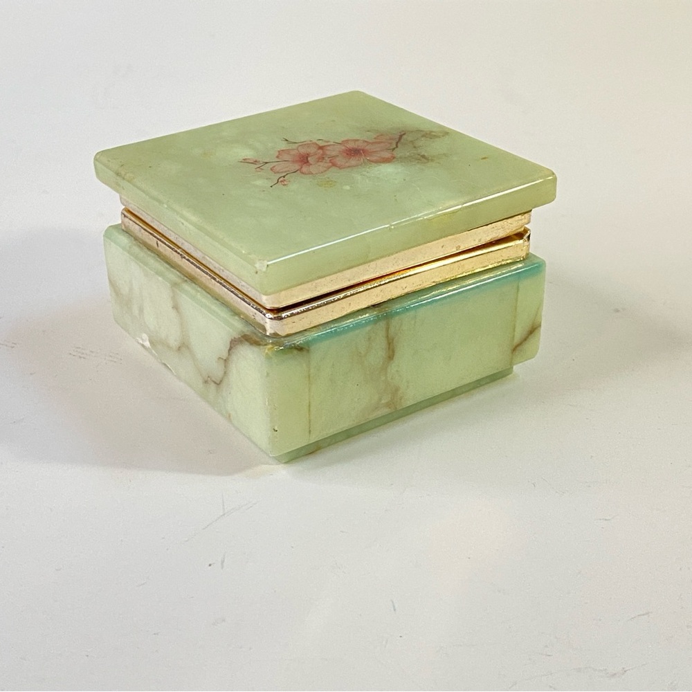 Italian Alabaster Green Square Hinged Trinket Box, Floral Lid - Picture 4 of 15